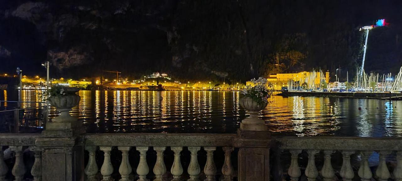 Infinite Blue Apartment Riva del Garda Exterior foto